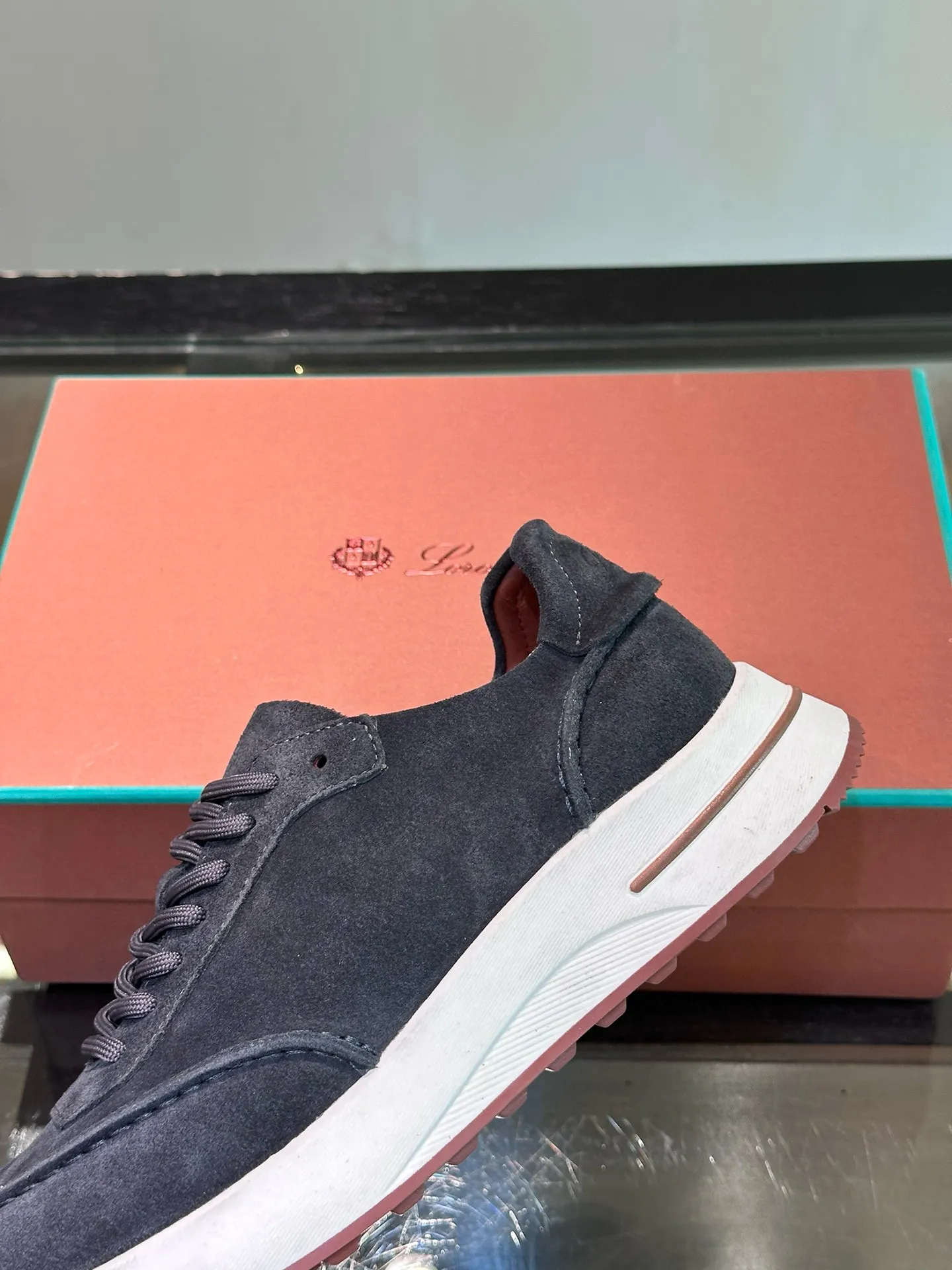Factory price: 540💰Loro men's shoes💰iana niche Loro classic jogging shoes, men's lace-up casual shoes and sneakers, high-quality lightweight and comfortable fabrics, suitable for outdoor leisure, the color scheme is young and energetic, and it looks great with sportswear or casual suits! Size: 39-46 (customized sizes of 45 and 46 are non-refundable)